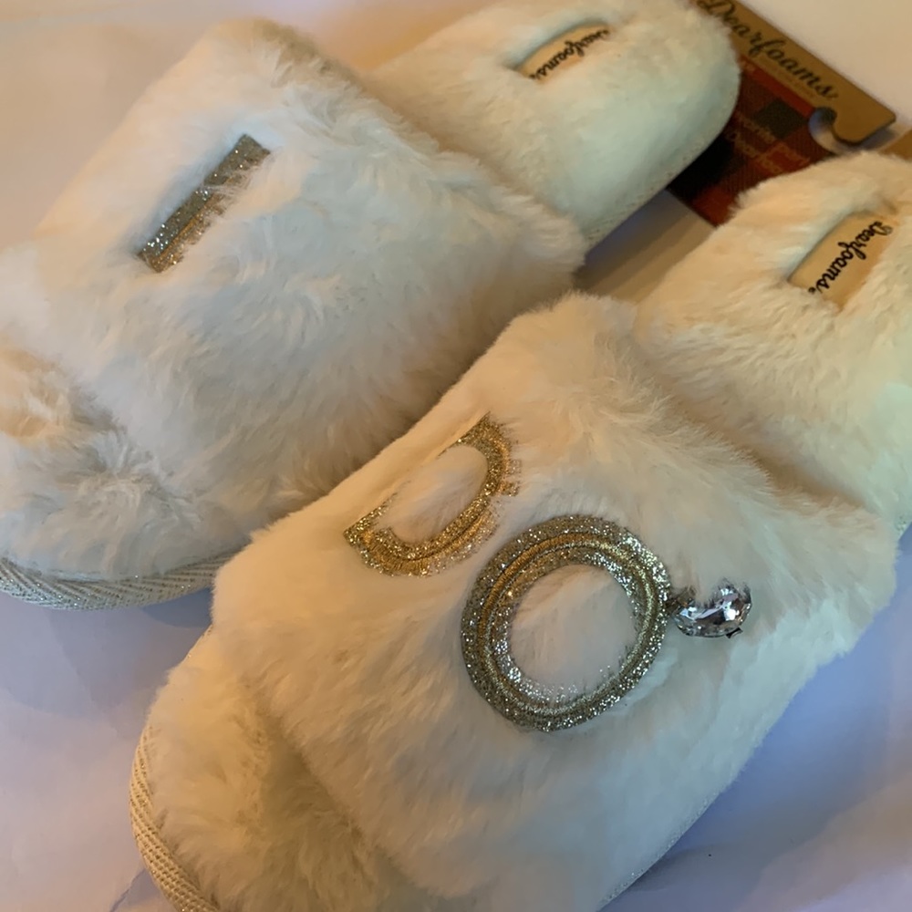 NIB XL Dear-foam I DO slippers